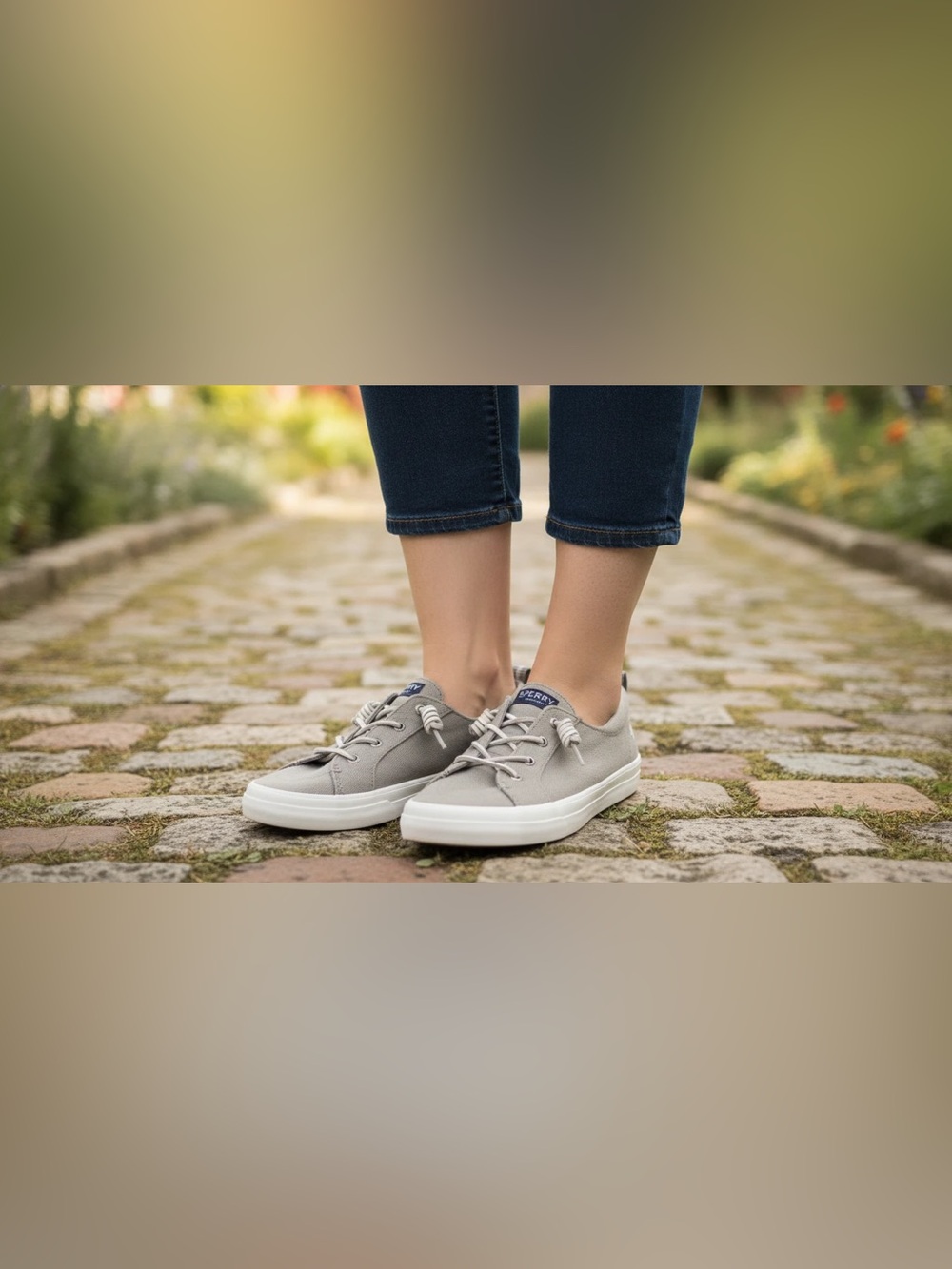 Sperry Women’s Crest Vibe Canvas Sneakers in Gray. Size 9